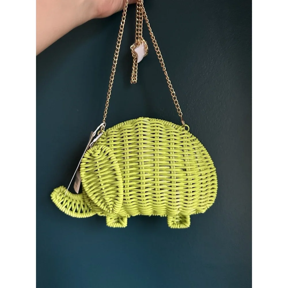 RARE GREEN TOMMY BAHAMA RATTAN WICKER ELEPHANT CROSSBODY BAG PURSE CLUTCH NWT